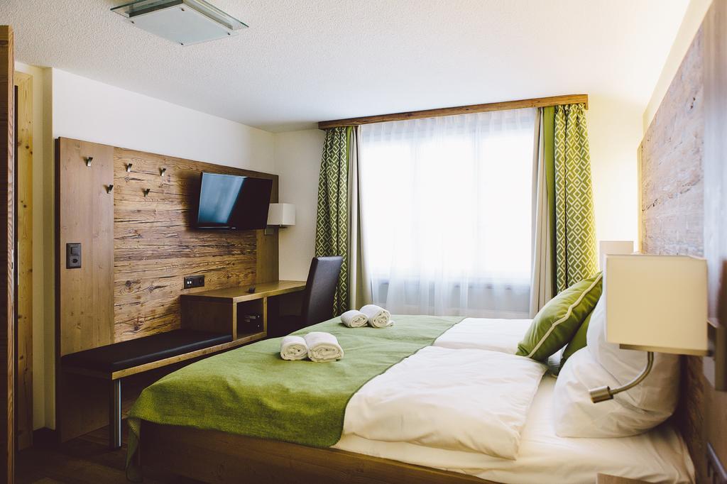 Hotel & Restaurant Zum Schwarzen Baeren Andermatt Kültér fotó